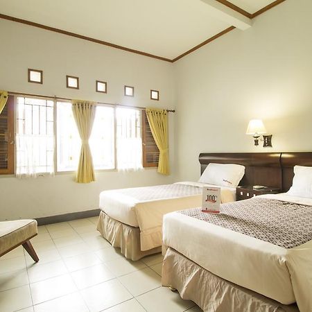 Reddoorz @ Setrasari Hotel Bandung Phòng bức ảnh