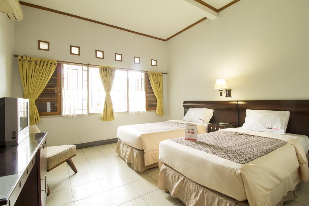 Reddoorz @ Setrasari Hotel Bandung Phòng bức ảnh