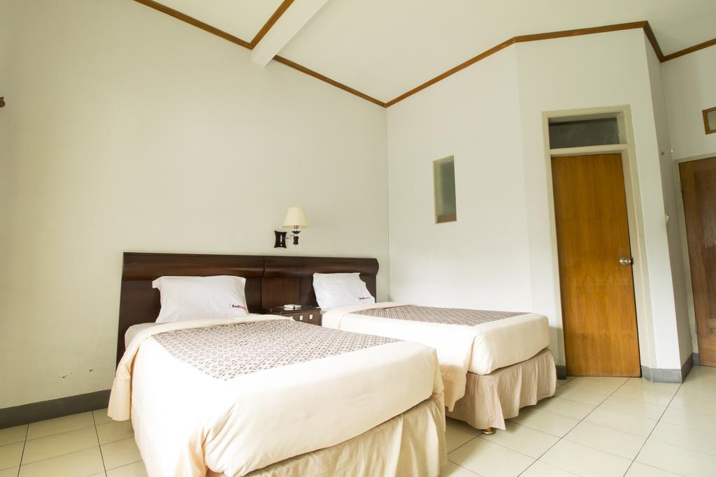 Reddoorz @ Setrasari Hotel Bandung Phòng bức ảnh
