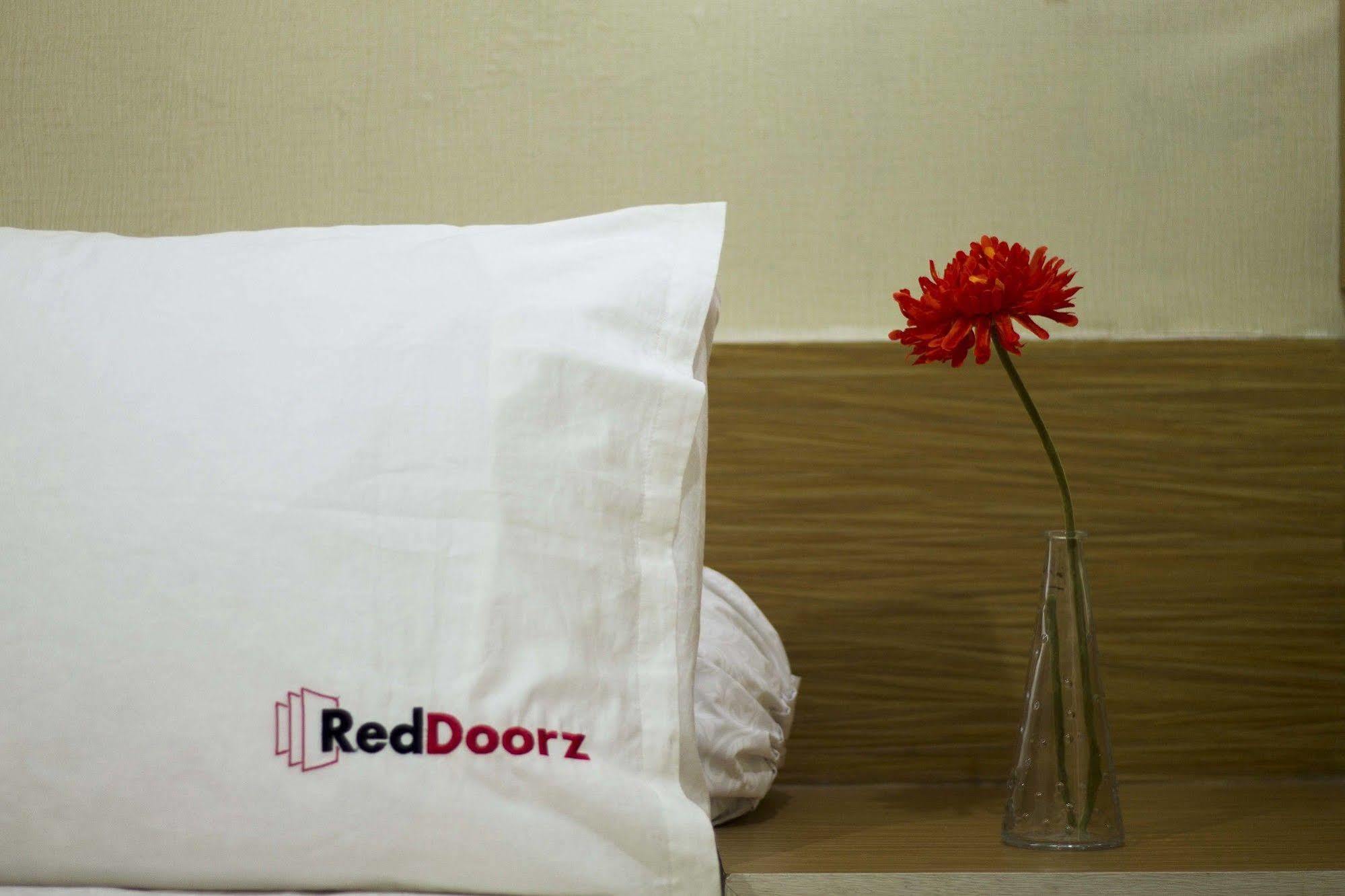 Reddoorz @ Setrasari Hotel Bandung Ngoại thất bức ảnh