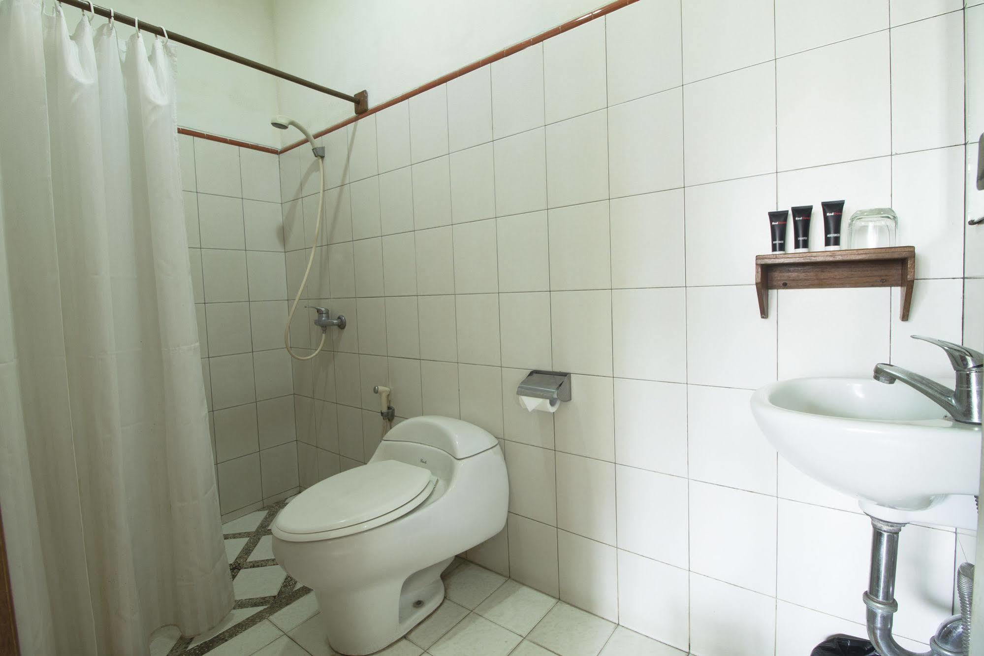 Reddoorz @ Setrasari Hotel Bandung Ngoại thất bức ảnh