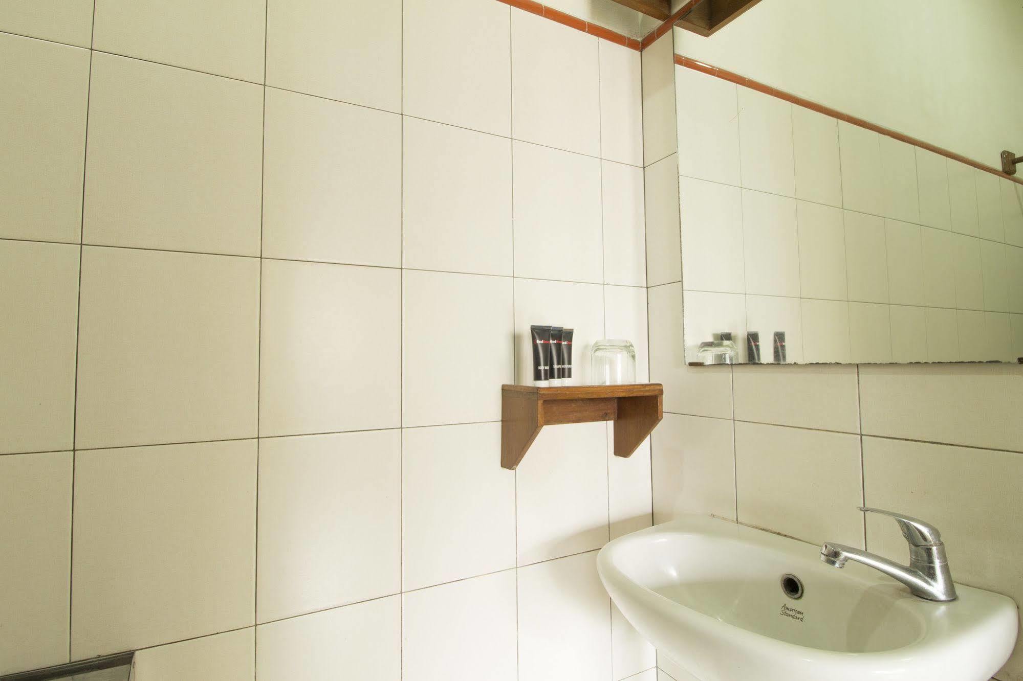 Reddoorz @ Setrasari Hotel Bandung Ngoại thất bức ảnh