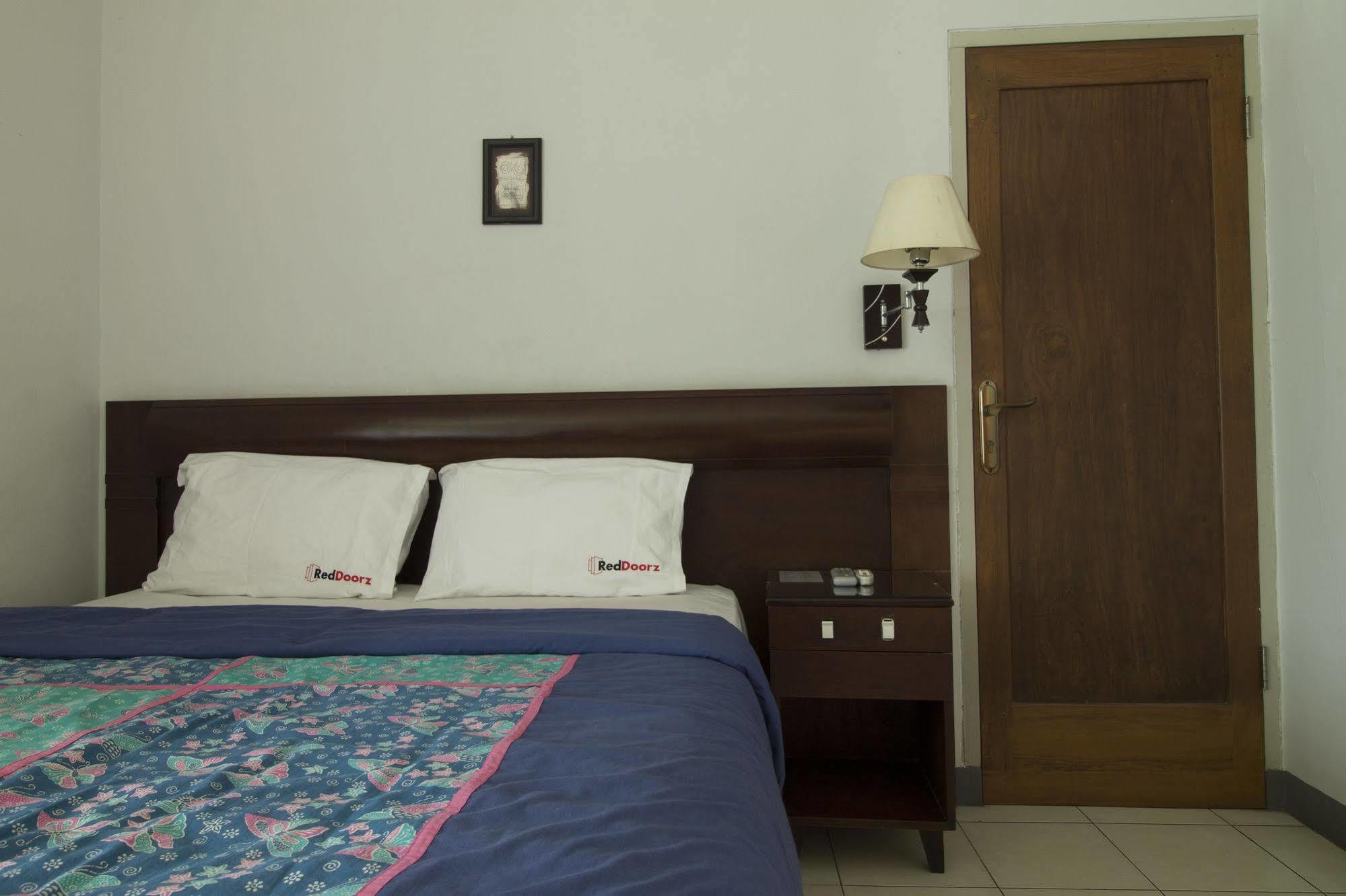 Reddoorz @ Setrasari Hotel Bandung Ngoại thất bức ảnh